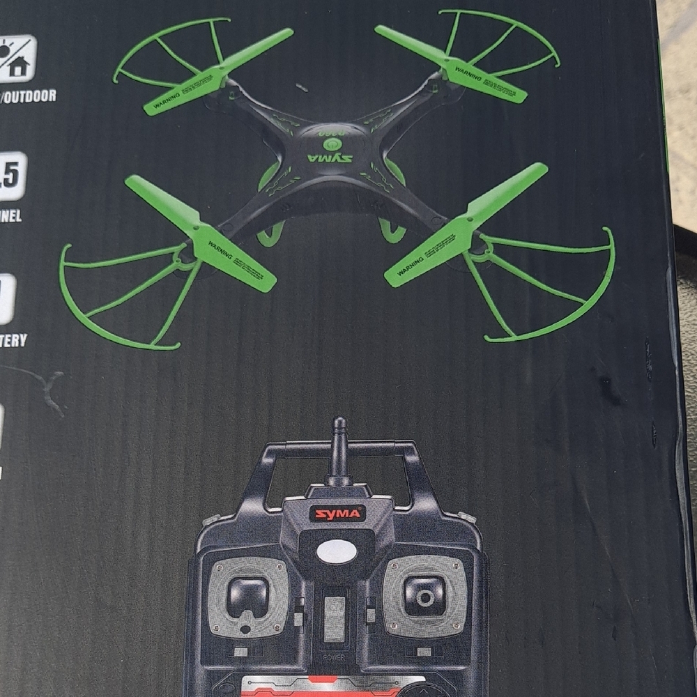 Syma Drone with Green Propellers and Remote - Picture 2 of 15